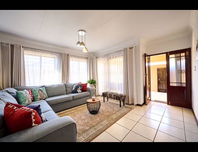 3 BEDROOM HOUSE FOR SALE IN ERAND GARDENS